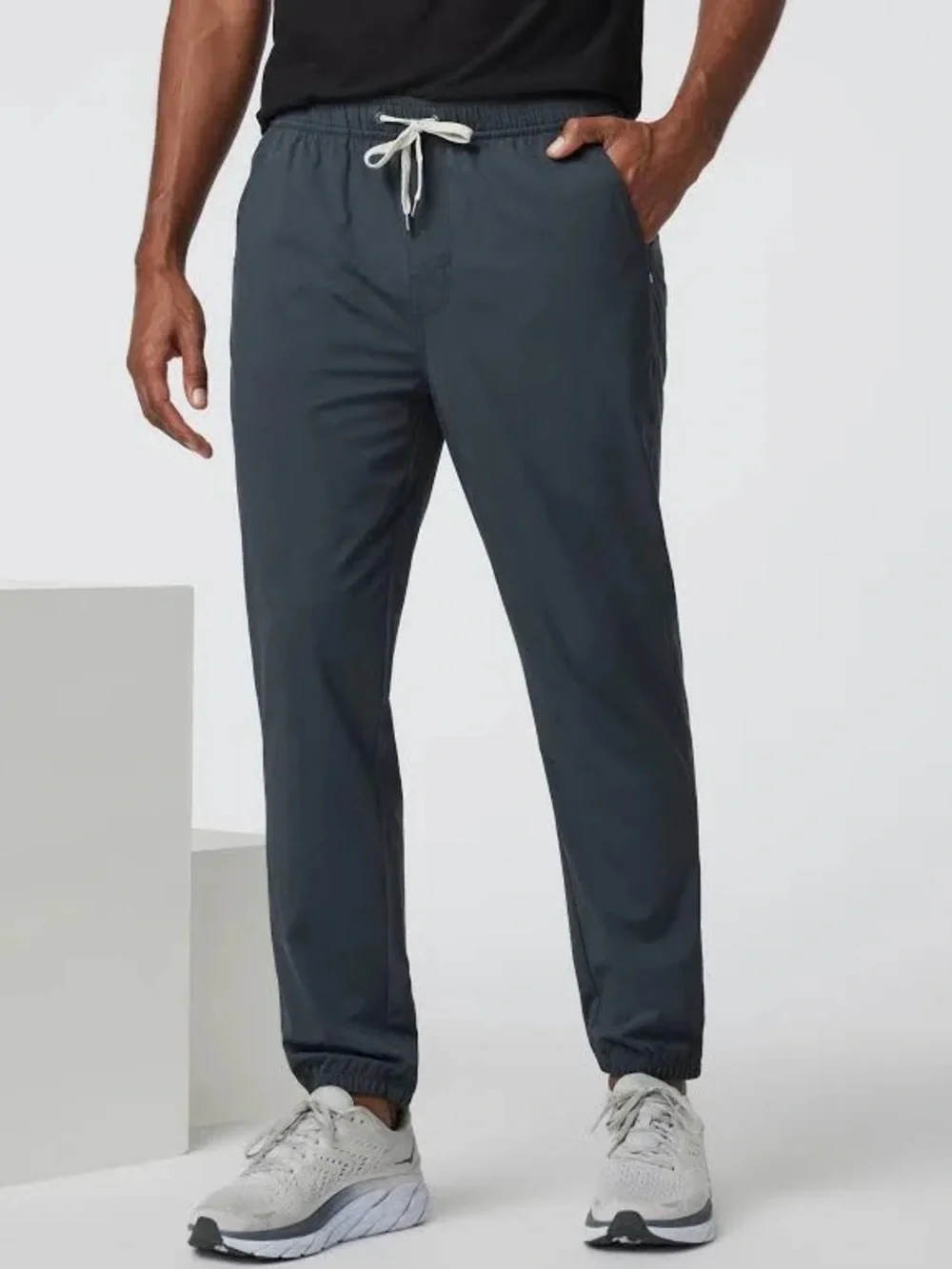 Vuori Men's Kore Jogger - Charcoal